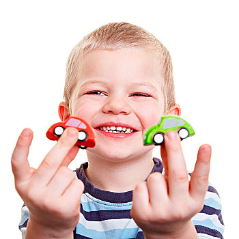 高兴,微笑,男孩,展示,两个,玩具汽车