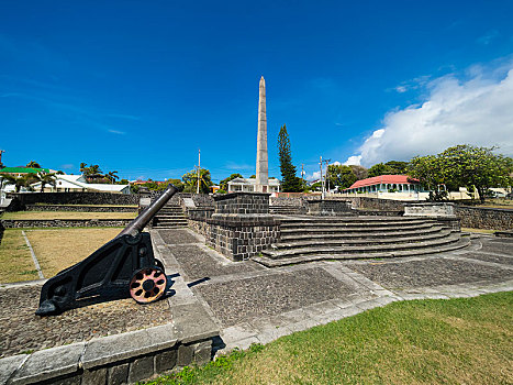 战争纪念碑,堡垒,道路,巴斯特尔,圣基茨和尼维斯,中美洲