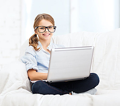 家,休闲,科技,互联网,概念,小,学生,女孩,眼镜,笔记本电脑,在家