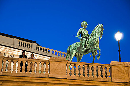 骑马,雕塑,正面,宫殿,黃昏,维也纳,奥地利,欧洲