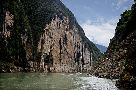 重庆巫山大宁河小三峡滴翠峡内全长7公里左右的小三峡古栈道