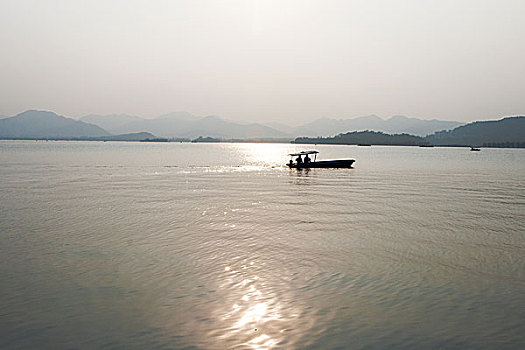 杭州西湖风光,湖面,小舟,游船