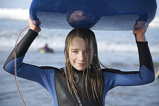 微笑,湿,女孩,拿着,冲浪板,头部,海洋