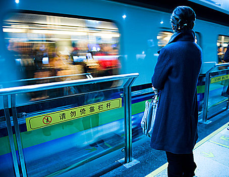 人,等待,抓住,地铁,上海,中国