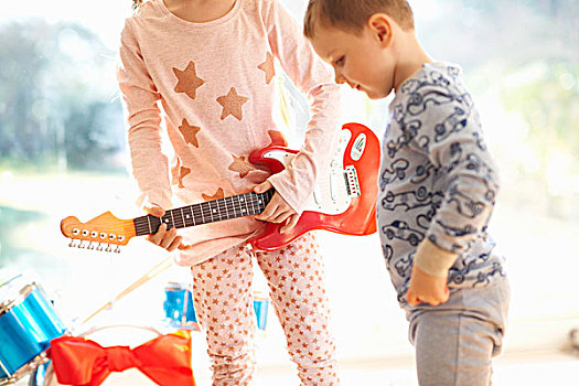 女孩,兄弟,演奏,玩具,吉他,圣诞节
