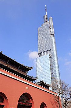 南京紫峰大厦,从南京鼓楼公园仰望紫峰大厦