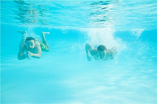 两个男人,游泳,一起,水下