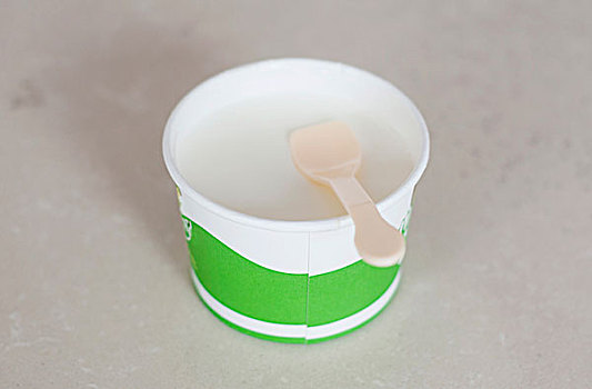 一杯纸盒酸奶