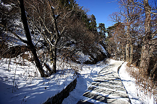 陕西-西岳华山西峰山顶雪原