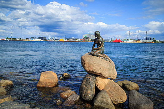 哥本哈根小美人鱼铜像