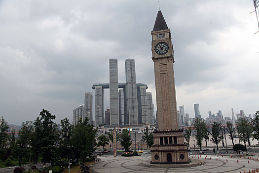 重庆南岸区,南滨路钟楼,寓意深刻的塔式建筑