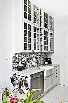 厨房操作台,传统,蓝色,白色,砖瓦,白墙,格子,门,复古,氛围