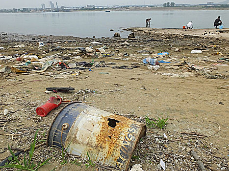 长江江滩垃圾