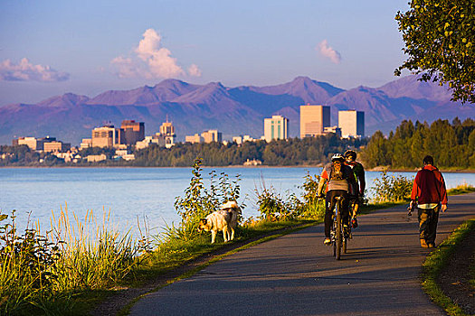 人,慢跑,走,自行车,沿岸,小路,市区,天际线,远景,阿拉斯加,夏天