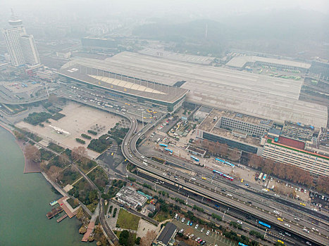 航拍雾霭中的江苏南京火车站南广场
