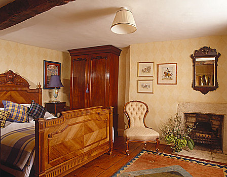 木质,双人床,靠近,衣柜,黄色,卧室