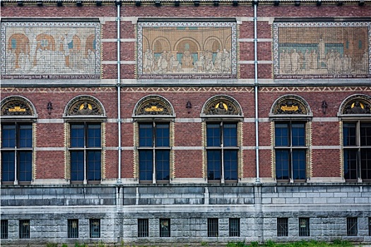 荷兰国立博物馆,侧面视角