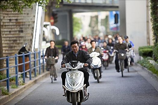 人群,骑,小轮摩托车,自行车,上海,中国