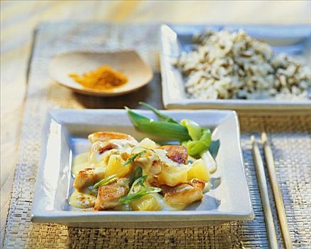 咖喱鸡肉,菠萝,菰米