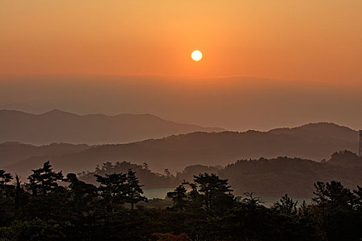 山,日出