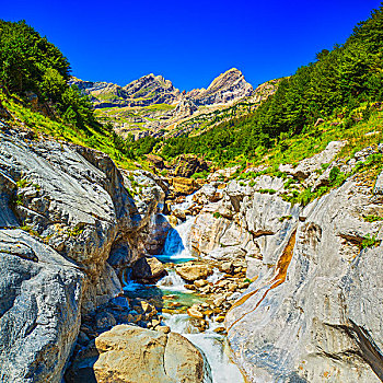 比利牛斯山脉,河,夏天,风景