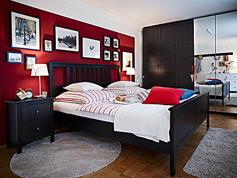 卧室,暗色,木家具,深红,墙壁