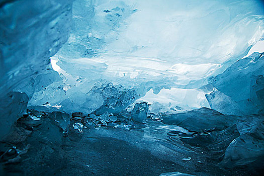 冬日贝加尔湖的蓝冰