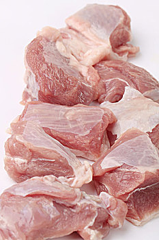 新鲜的肉在白色的背景上