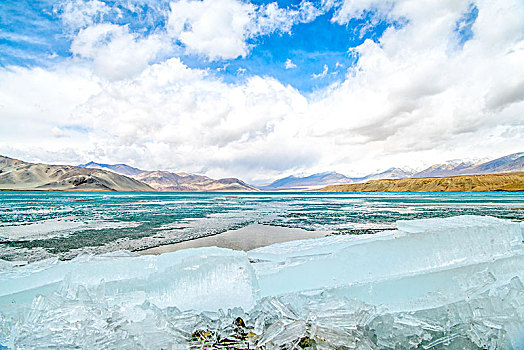 新疆,雪山,湖,冰,蓝天,白云