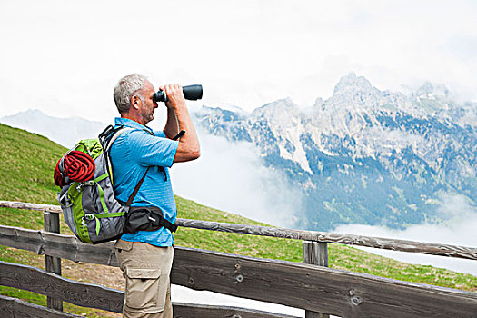 远足,双筒望远镜,阿尔卑斯山,山谷,提洛尔,奥地利,欧洲