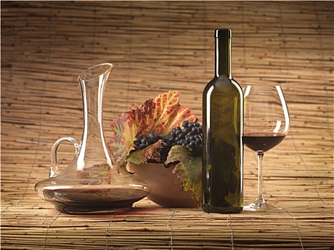 红酒瓶,玻璃杯,葡萄,玻璃器具,乡村