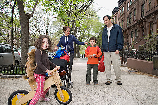 家庭,人行道,布鲁克林,纽约