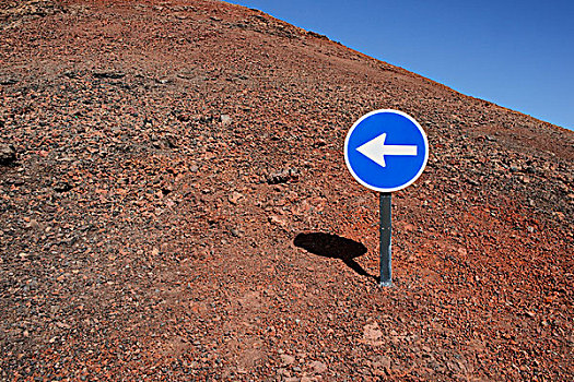 蓝色,标识,白色,箭头,指向,左边,红色,火山岩,兰索罗特岛,加纳利群岛,西班牙,欧洲