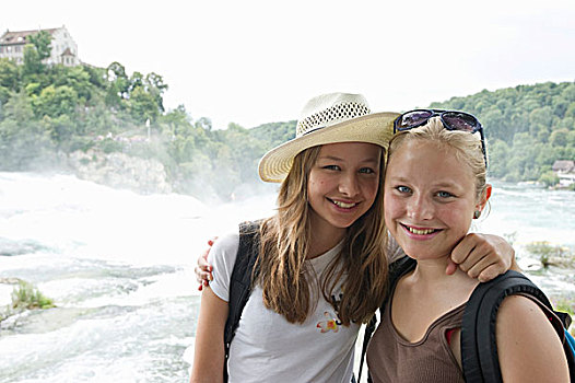 两个,女青年,游客,莱茵河,沙夫豪森,瑞士,欧洲