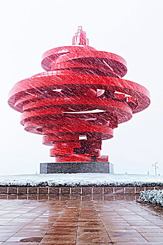 青岛五四广场五月的风雕塑
