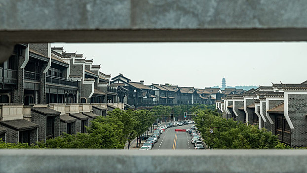 空无一人的古街道