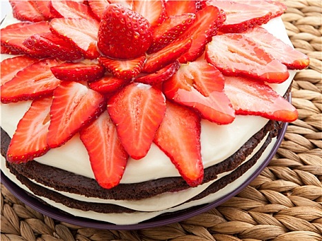 巧克力蛋糕,草莓
