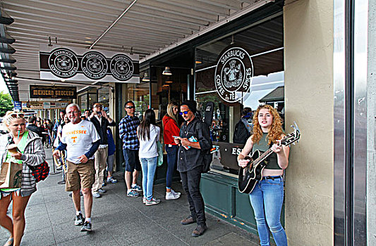 美国西雅图派克市场内1971年成立的第一家,星巴克,店