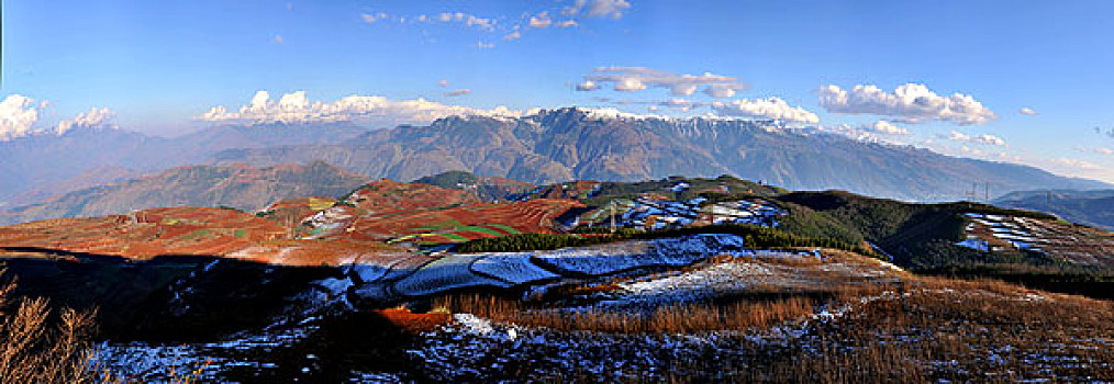 云南东川雪后,锦绣园,红土地