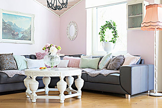 圆,牛奶咖啡,桌子,雕刻,正面,角,沙发,淡色调,粉色,墙壁