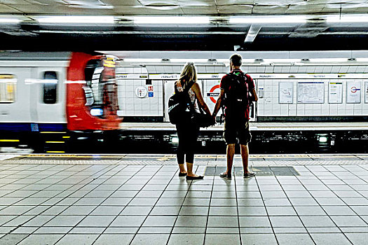 情侣,等待,伦敦,地铁站