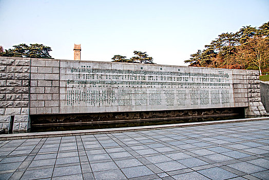 江苏南京雨花台革命烈士纪念馆前用花岗岩做成的,国际歌,乐谱石雕