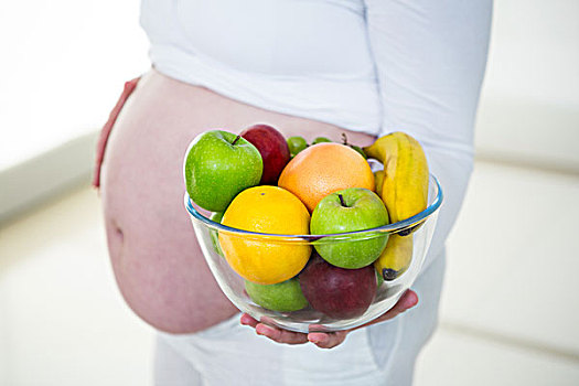 孕妇,拿着,碗,水果,在家