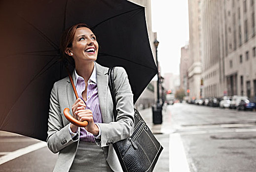 职业女性,拿着,伞,城市街道