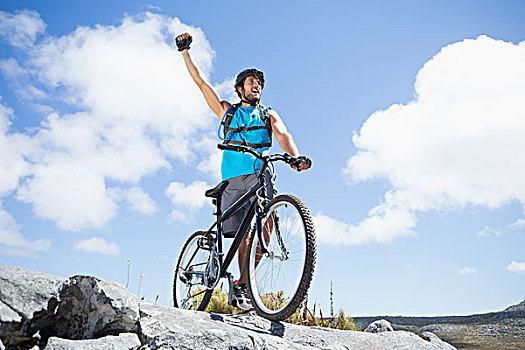 健身,男人,骑自行车,岩石,地形,欢呼