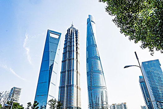 办公楼为背景,上海在中国的标志性建筑