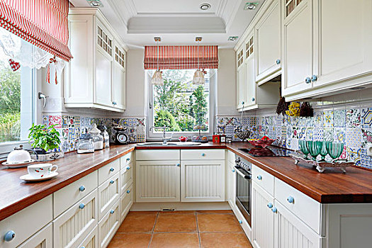 现代,合适,厨房,风格,砖瓦,木质,红色,白色,条纹,百叶窗