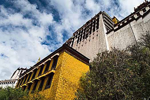 集宫殿古堡宗教建筑于一身的布达拉宫