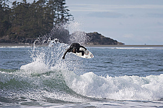 冲浪,骑,波浪,靠近,温哥华岛,不列颠哥伦比亚省,加拿大