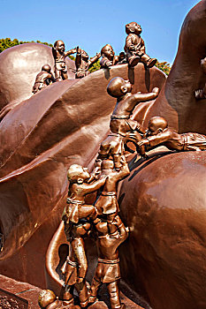 无锡灵山大佛景区,百子戏弥勒,大型青铜雕塑